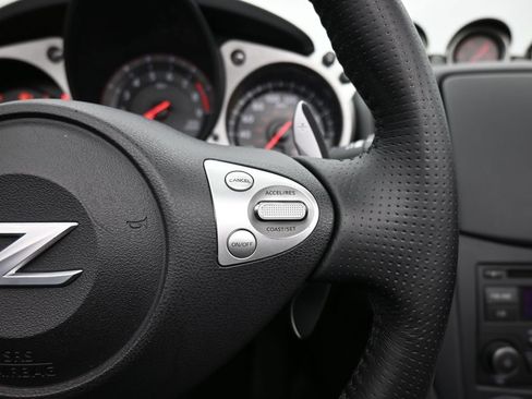 Used 2016 Nissan 370Z Roadster image 40