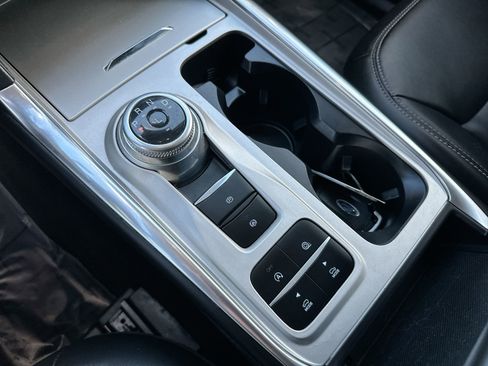 Used 2024 Ford Explorer XLT w/ Equipment Group 202A image 19