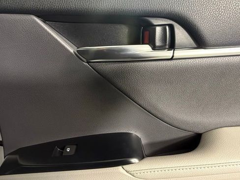 Used 2019 Toyota Camry XLE w/ Driver Assist Package FWD image 25