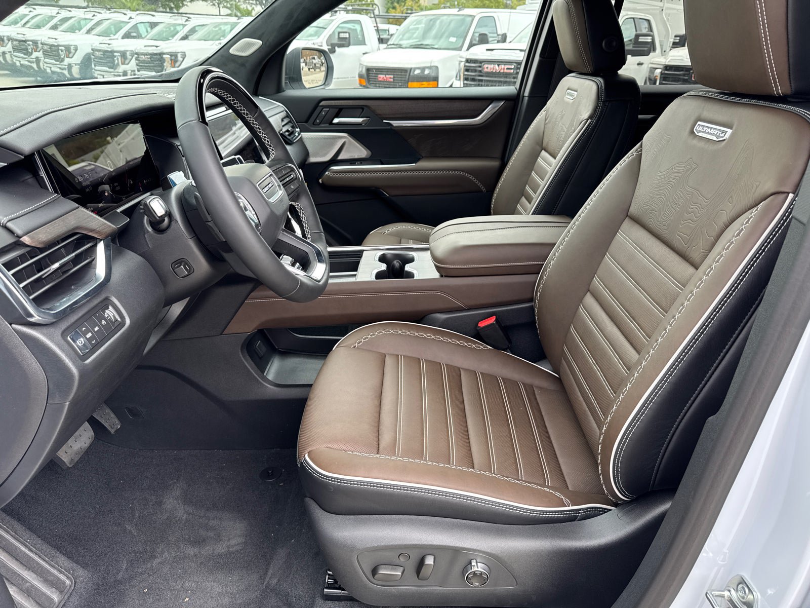 Used 2026 GMC Acadia Denali Ultimate w/ LPO, Floor Liner Package AWD/4WD image 32