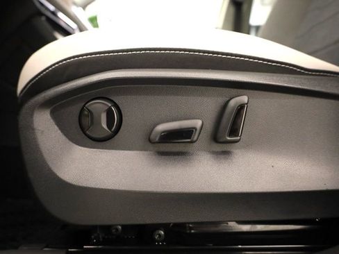 New 2026 Volkswagen Taos SE image 11