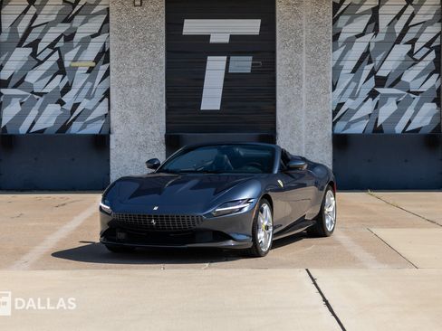 Used 2024 Ferrari Roma Spider RWD image 5