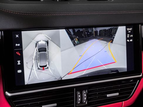 Certified 2023 Porsche Cayenne Platinum Edition image 23