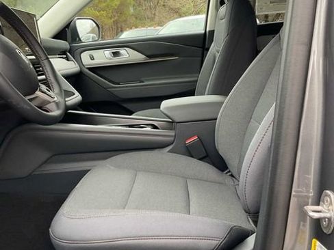 Used 2026 Ford Explorer Active AWD/4WD image 19