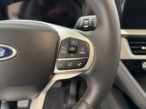 Used 2025 Ford Explorer Active w/ Active Comfort Package AWD/4WD image 17