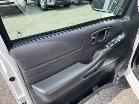 Used 2004 Chevrolet S10 Pickup LS AWD/4WD image 20