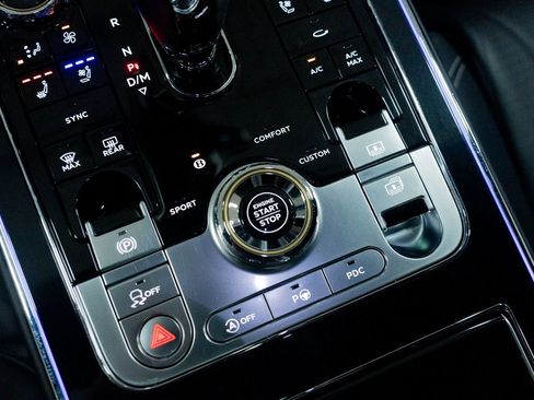 Used 2021 Bentley Flying Spur V8 image 74