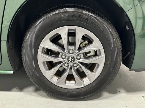 Used 2025 Toyota Sienna XLE image 70