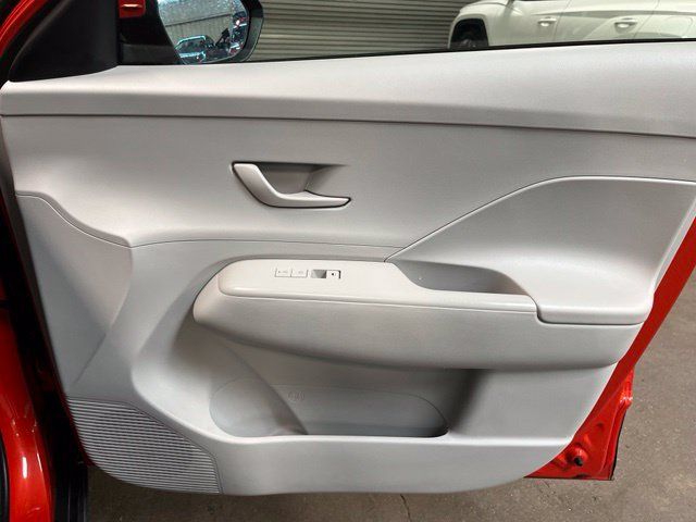 Used 2024 Hyundai Kona SEL FWD image 11
