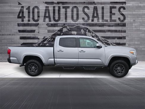 Used 2017 Toyota Tacoma SR5 image 2