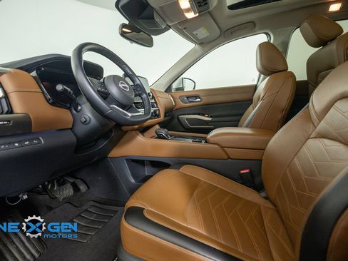 Used 2022 Nissan Pathfinder Platinum AWD/4WD image 10