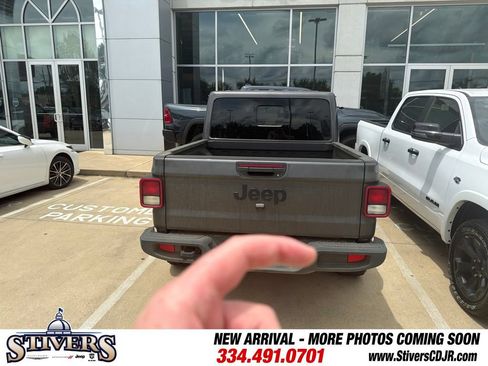 Used 2025 Jeep Gladiator Sport AWD/4WD image 5