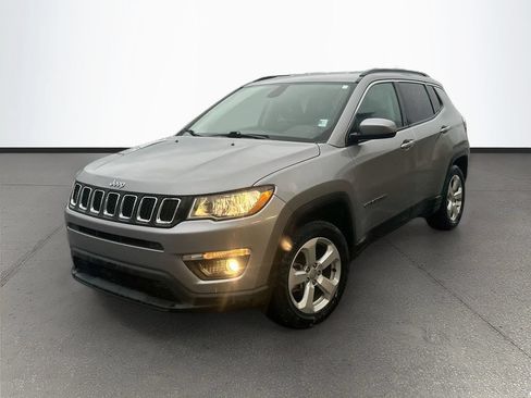 Used 2019 Jeep Compass Latitude w/ Popular Equipment Group FWD image 3