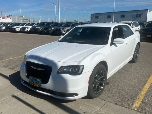Used 2017 Chrysler 300 S AWD/4WD image 4