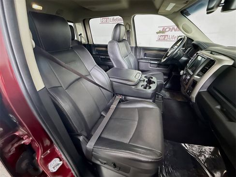 Used 2018 RAM 1500 Laramie image 32