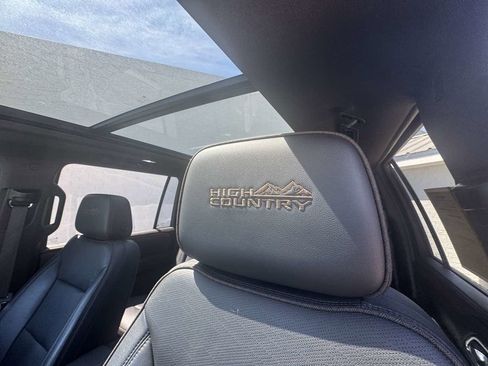 Used 2023 Chevrolet Suburban High Country AWD/4WD image 24
