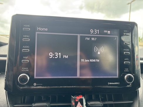 Used 2021 Toyota Corolla LE FWD image 18