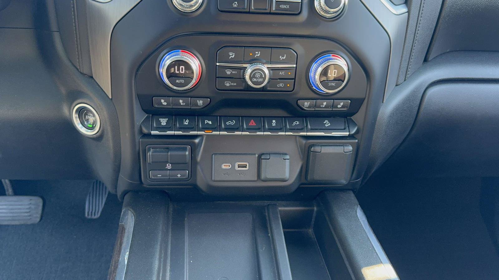 Used 2021 GMC Sierra 2500 Denali w/ Denali Ultimate Package AWD/4WD image 21