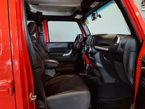 Used 2013 Jeep Wrangler Unlimited Sahara image 11