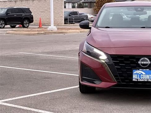 Used 2023 Nissan Altima 2.5 SR image 10