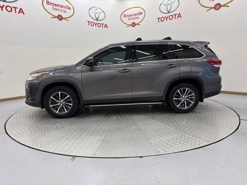 Used 2019 Toyota Highlander XLE FWD image 5