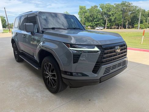 Used 2025 Lexus GX 550 w/ Cold Area Package AWD/4WD image 9