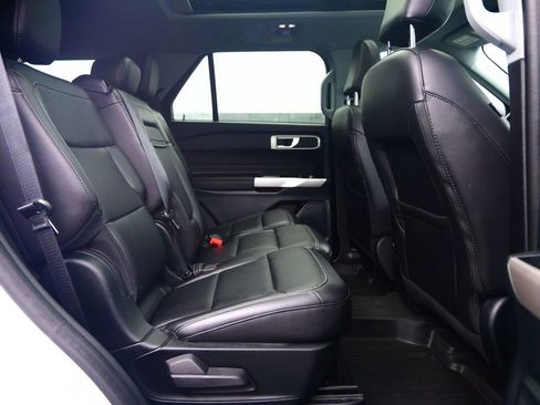 Used 2023 Ford Explorer XLT w/ Equipment Group 202A AWD/4WD image 13