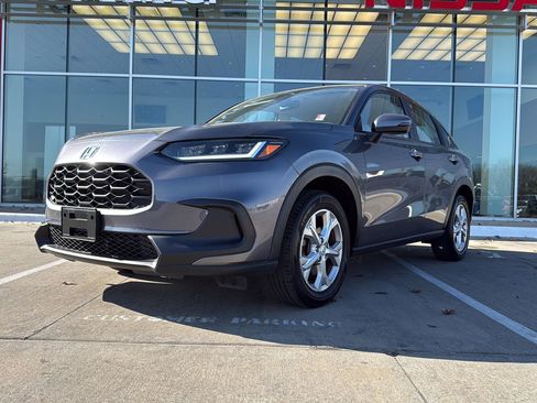 Used 2023 Honda HR-V LX image 2