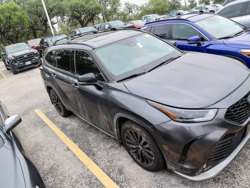 Used 2024 Toyota Highlander XSE FWD image 6