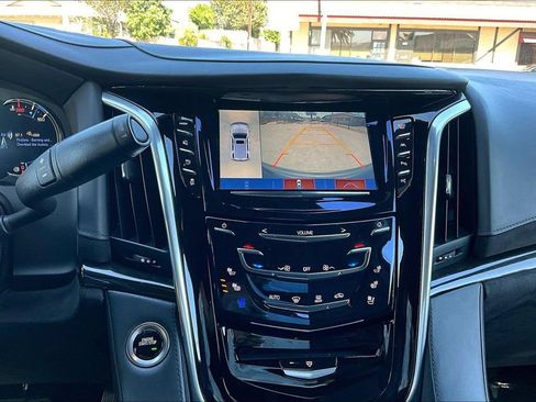 Used 2020 Cadillac Escalade Platinum AWD/4WD image 15