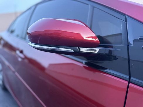 Used 2016 Toyota Prius Four Touring FWD image 21