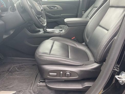 Used 2023 Chevrolet Traverse LT w/ LT Premium Package image 18