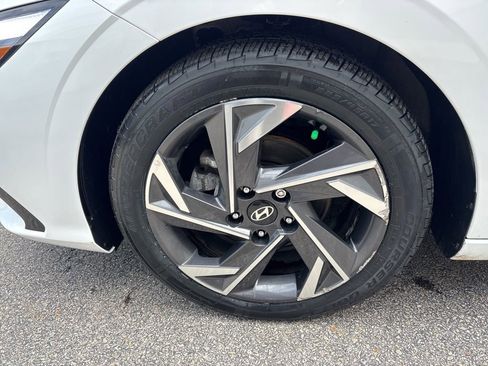 Used 2024 Hyundai Elantra SEL w/ Convenience Package FWD image 9