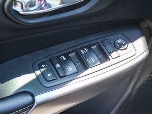Used 2020 Jeep Cherokee Latitude Plus w/ Cold Weather Group AWD/4WD image 27