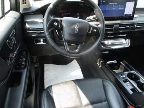 Used 2023 Lincoln Corsair Standard w/ Equipment Group 101A image 5