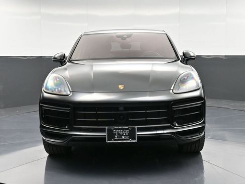 Used 2023 Porsche Cayenne Turbo S image 11