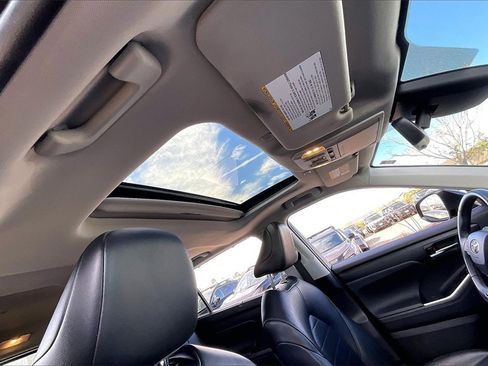 Used 2024 Toyota Highlander XLE image 21