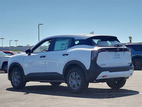 New 2025 Nissan Kicks S image 2