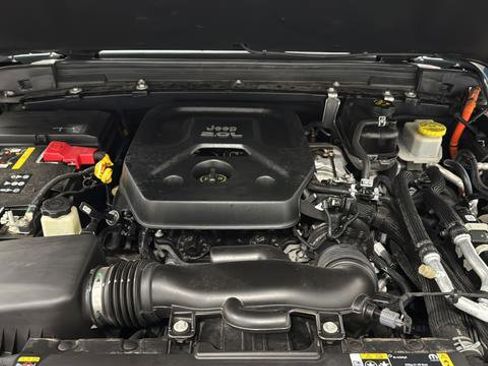 Used 2022 Jeep Wrangler Unlimited Sahara w/ Cold Weather Group image 27