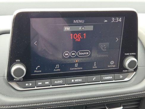 Used 2025 Nissan Rogue SV image 19