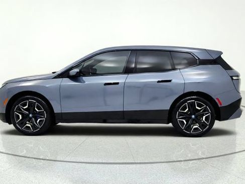 Used 2024 BMW iX xDrive50 w/ Sport Package AWD/4WD image 5
