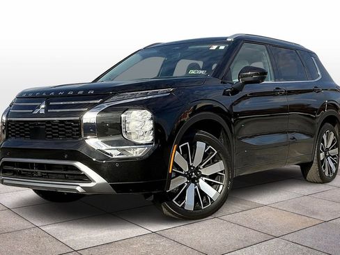 Used 2025 Mitsubishi Outlander SEL image 2