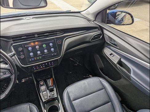 Used 2022 Chevrolet Bolt EUV LT w/ Convenience Package FWD image 26