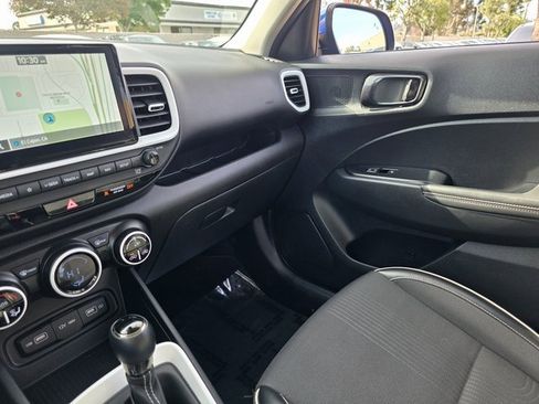 Certified 2022 Hyundai Venue Limited w/ Cargo Package image 31