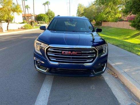 Used 2022 GMC Terrain SLT w/ Tech Package AWD/4WD image 3
