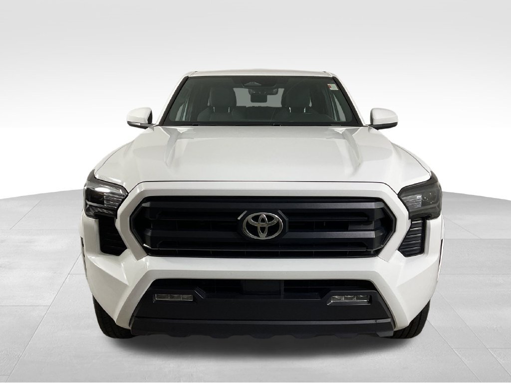 Used 2025 Toyota Tacoma SR5 AWD/4WD image 3