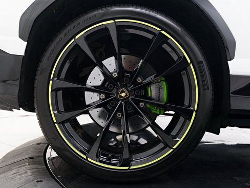 Used 2022 Lamborghini Urus image 28