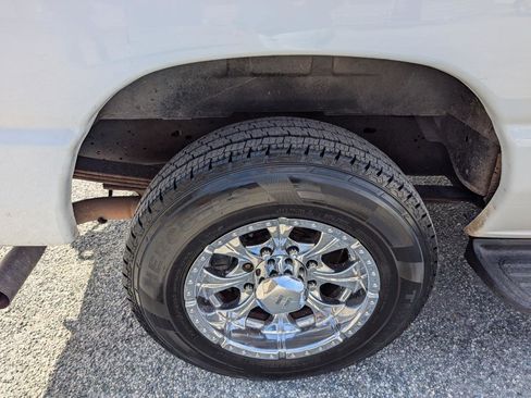 Used 2011 Ford E-350 and Econoline 350 XLT image 6