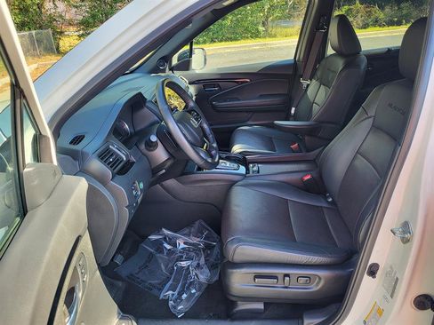 Certified 2022 Honda Pilot Black Edition image 12