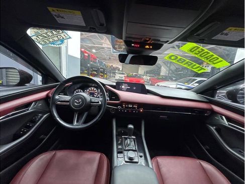 Used 2021 MAZDA MAZDA3 Hatchback w/Premium Plus Pkg image 24